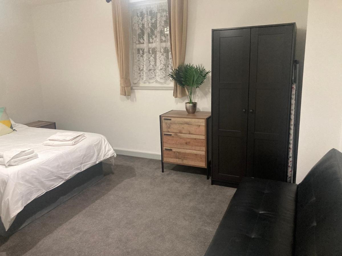 Lancing Apartments - Spacious 2 Bed - Sleeps 6 - Burnham Village สลาว ภายนอก รูปภาพ