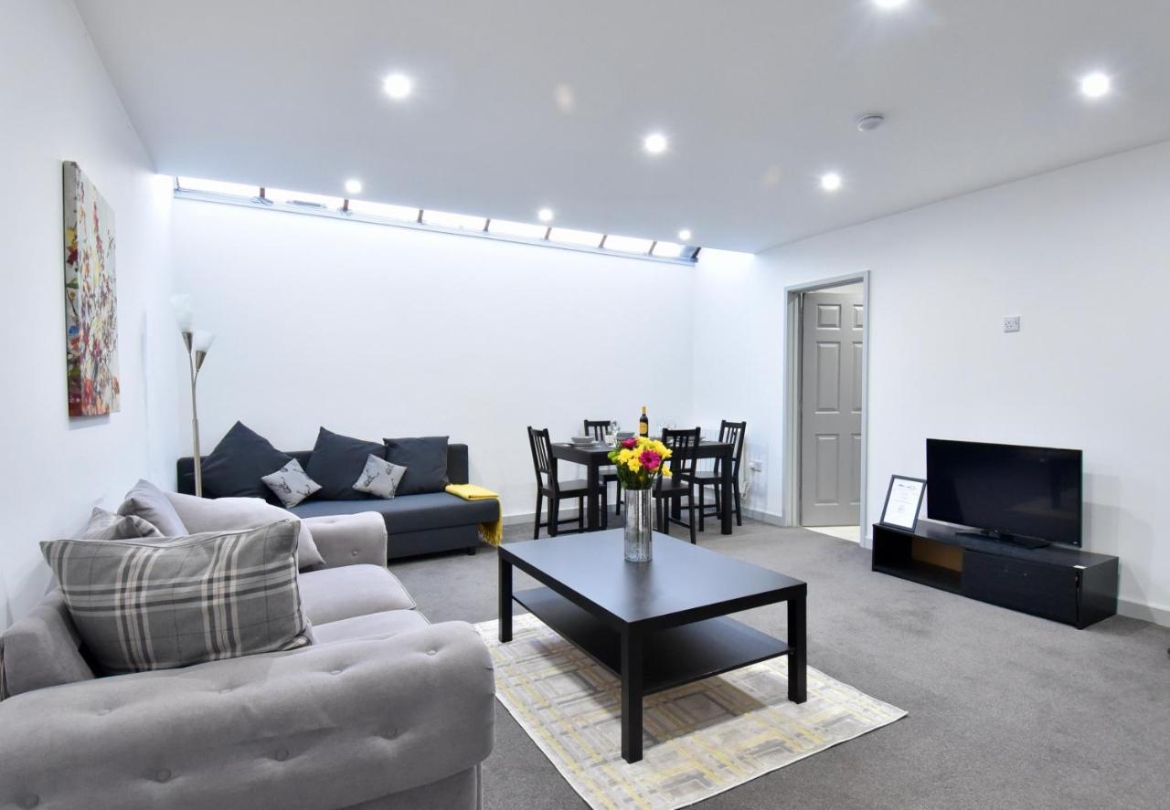 Lancing Apartments - Spacious 2 Bed - Sleeps 6 - Burnham Village สลาว ภายนอก รูปภาพ
